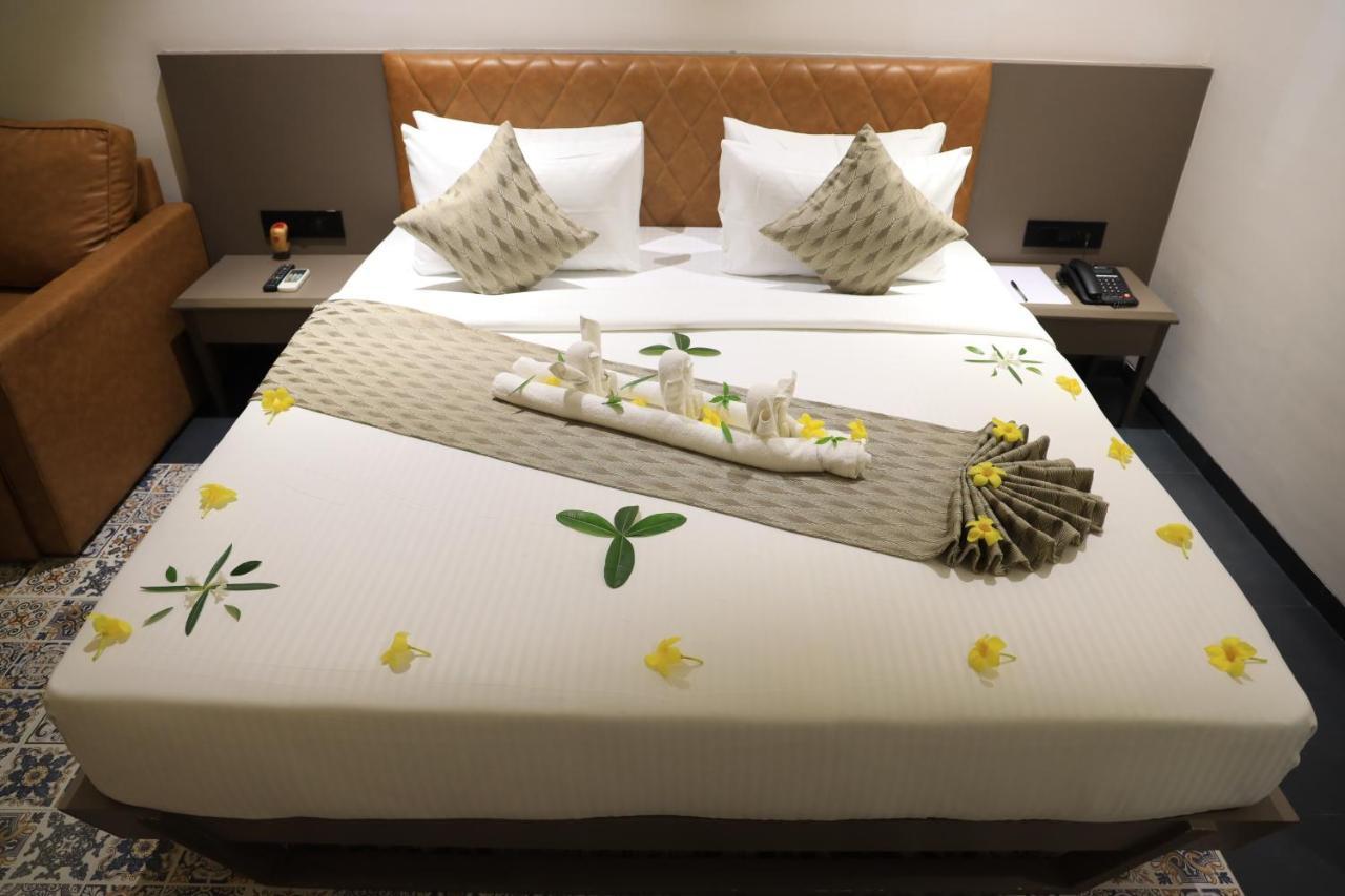 Krown Palace Resort Silvassa Extérieur photo
