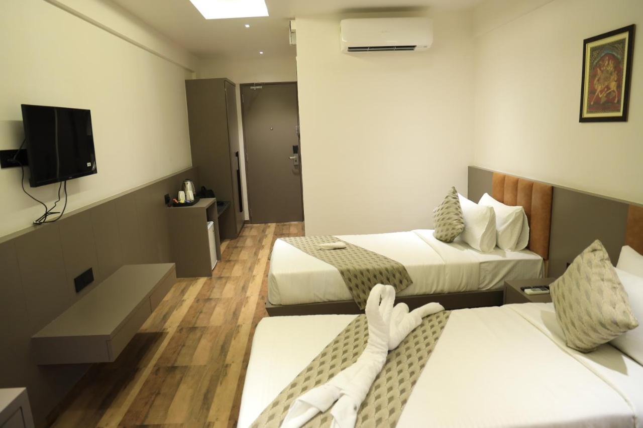 Krown Palace Resort Silvassa Extérieur photo