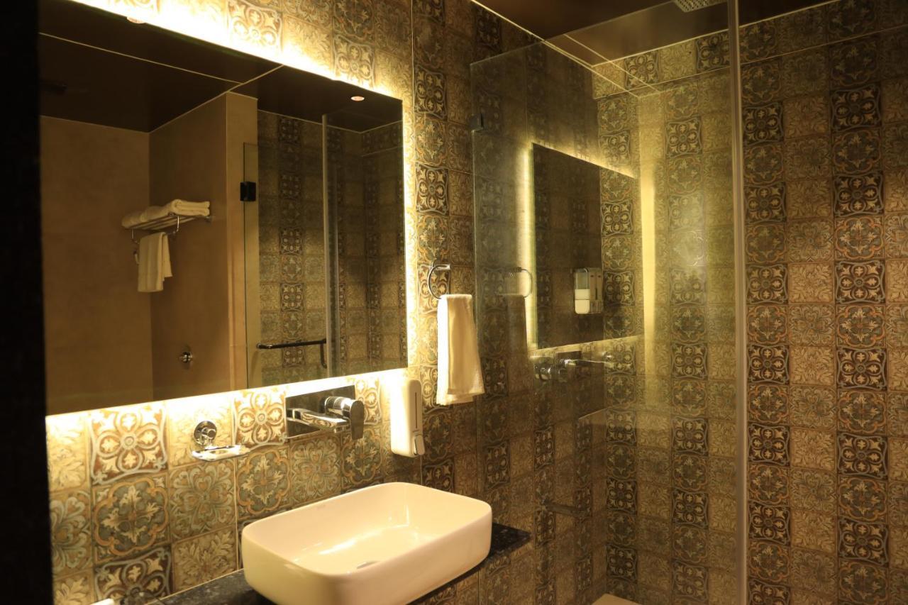 Krown Palace Resort Silvassa Extérieur photo