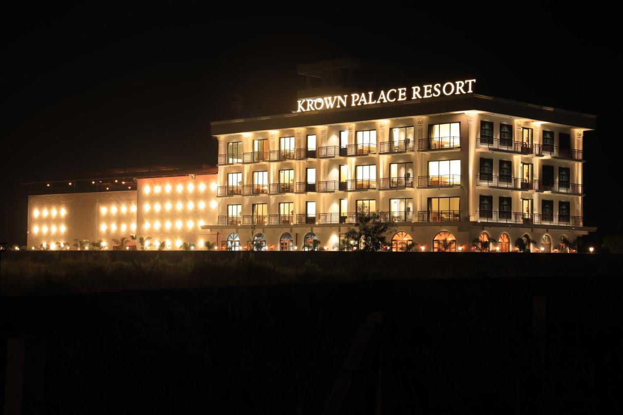 Krown Palace Resort Silvassa Extérieur photo