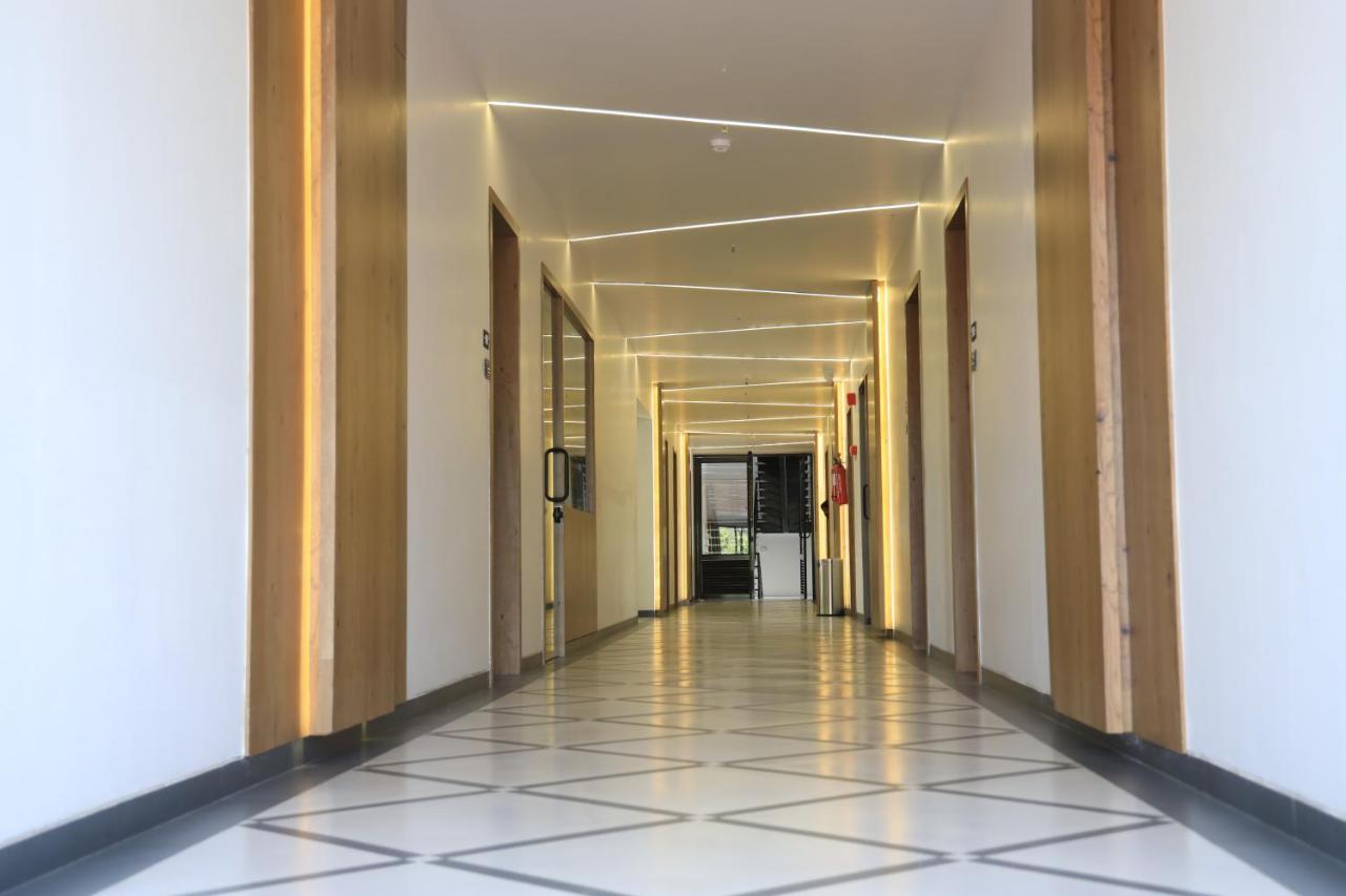 Krown Palace Resort Silvassa Extérieur photo