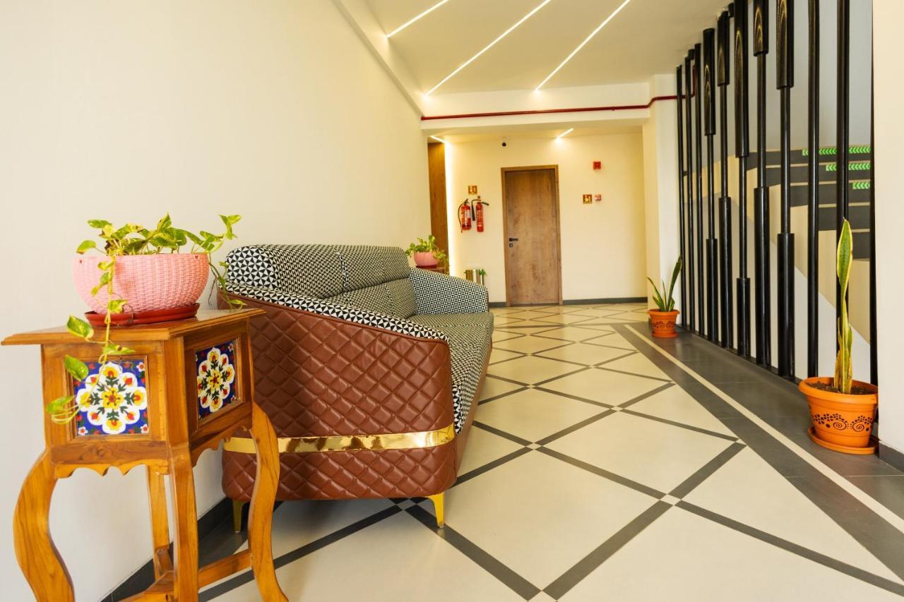 Krown Palace Resort Silvassa Extérieur photo