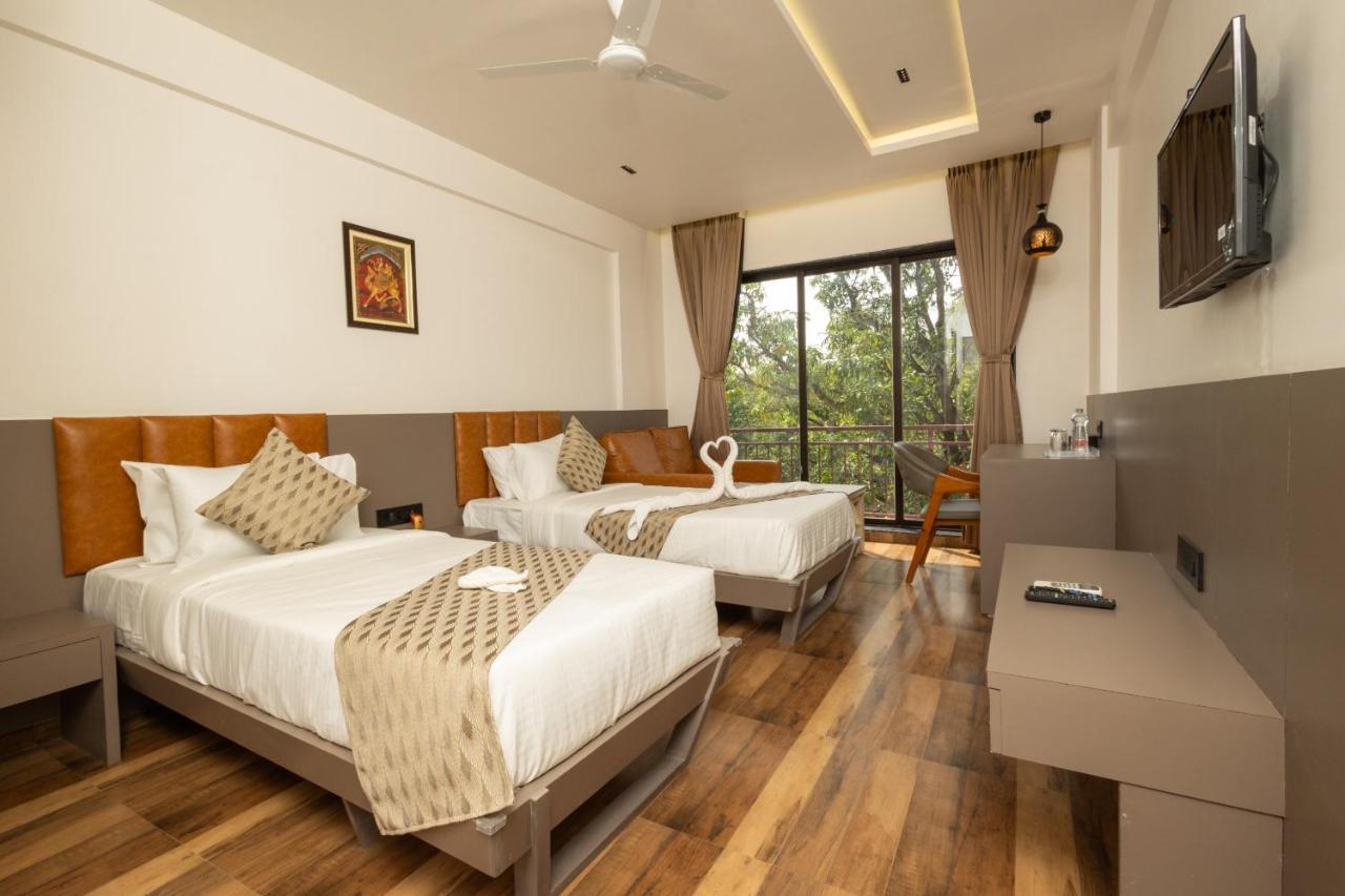 Krown Palace Resort Silvassa Extérieur photo