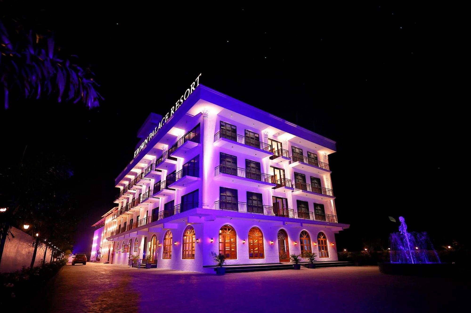 Krown Palace Resort Silvassa Extérieur photo