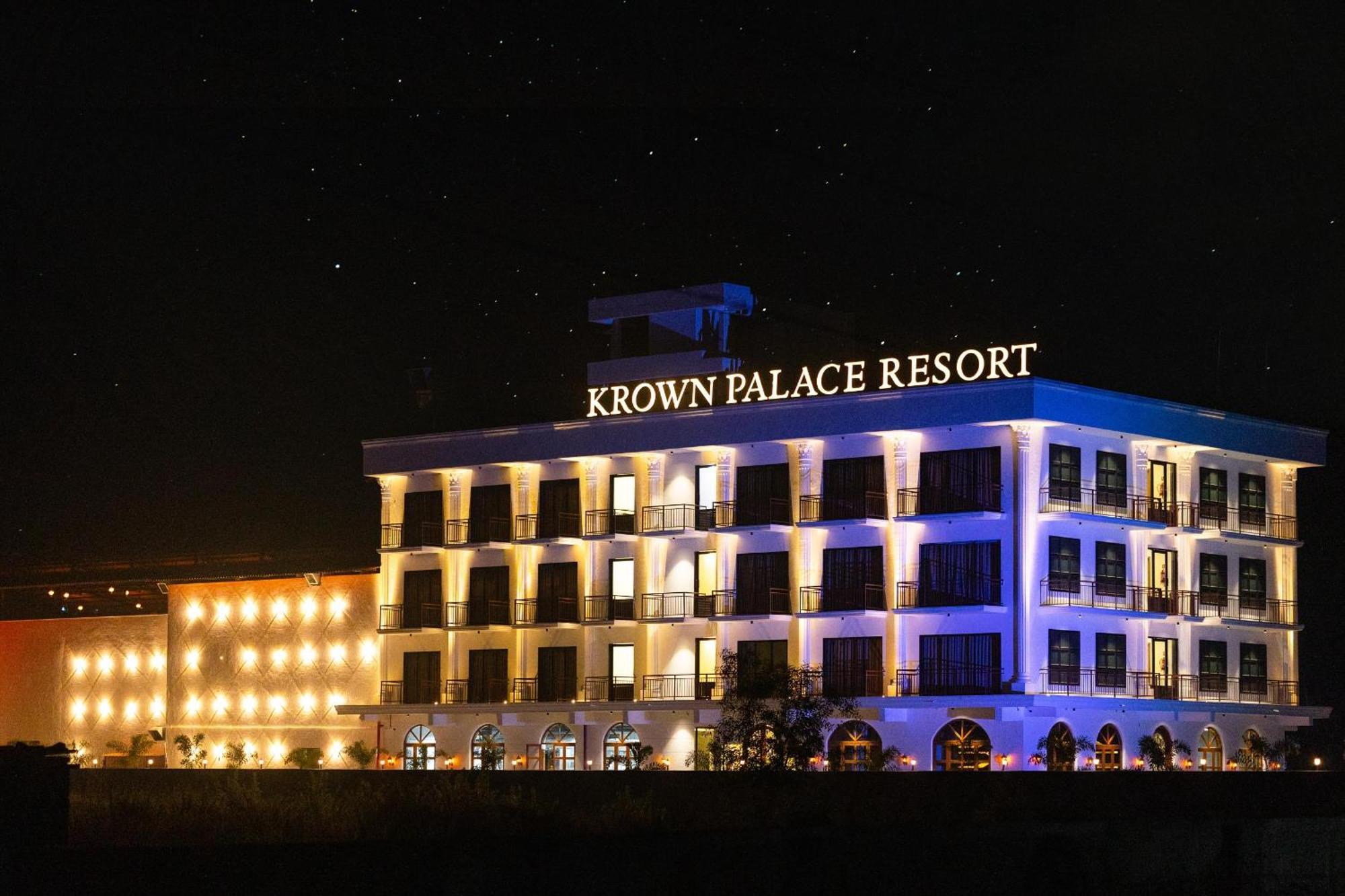 Krown Palace Resort Silvassa Extérieur photo