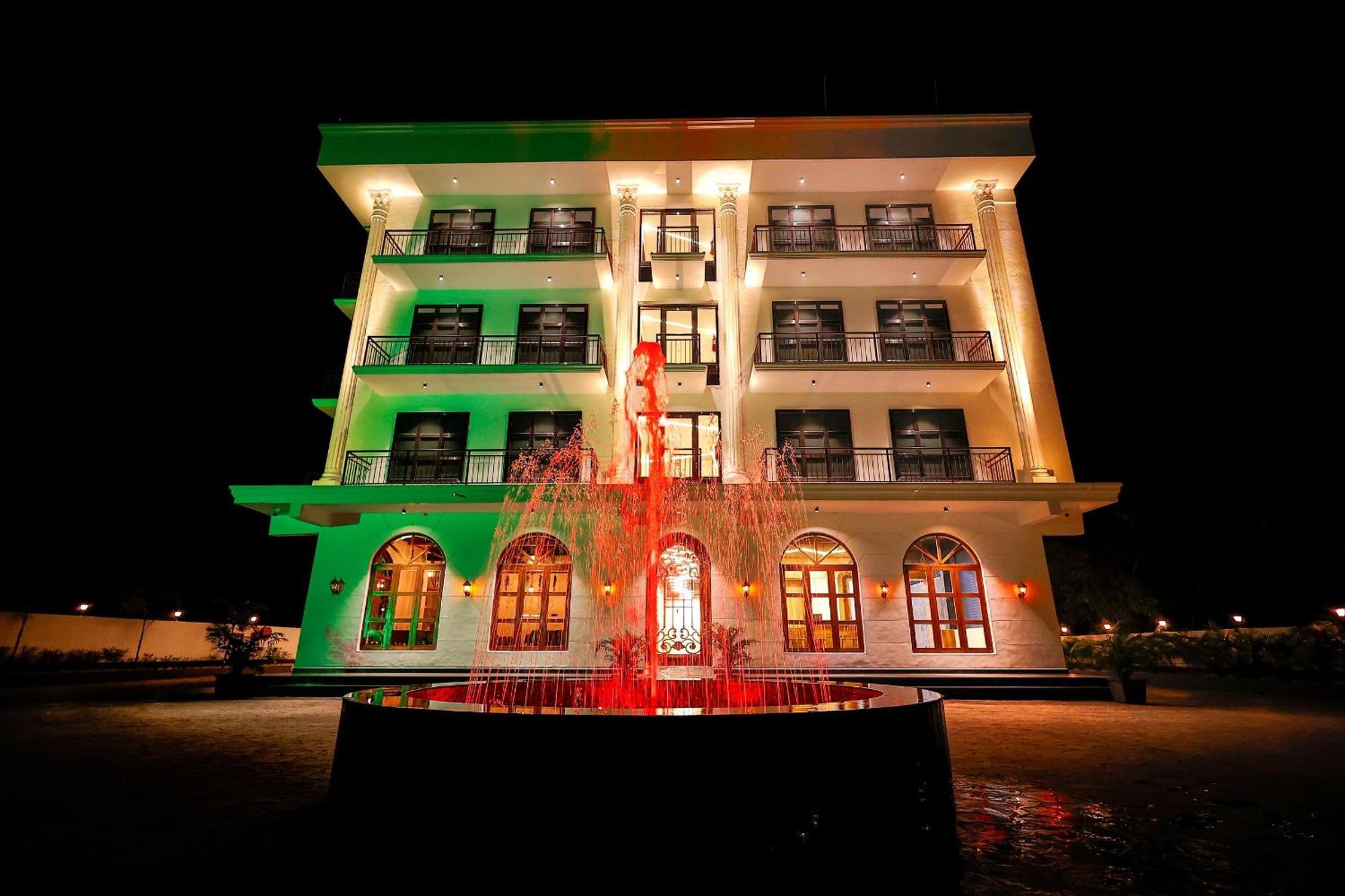 Krown Palace Resort Silvassa Extérieur photo