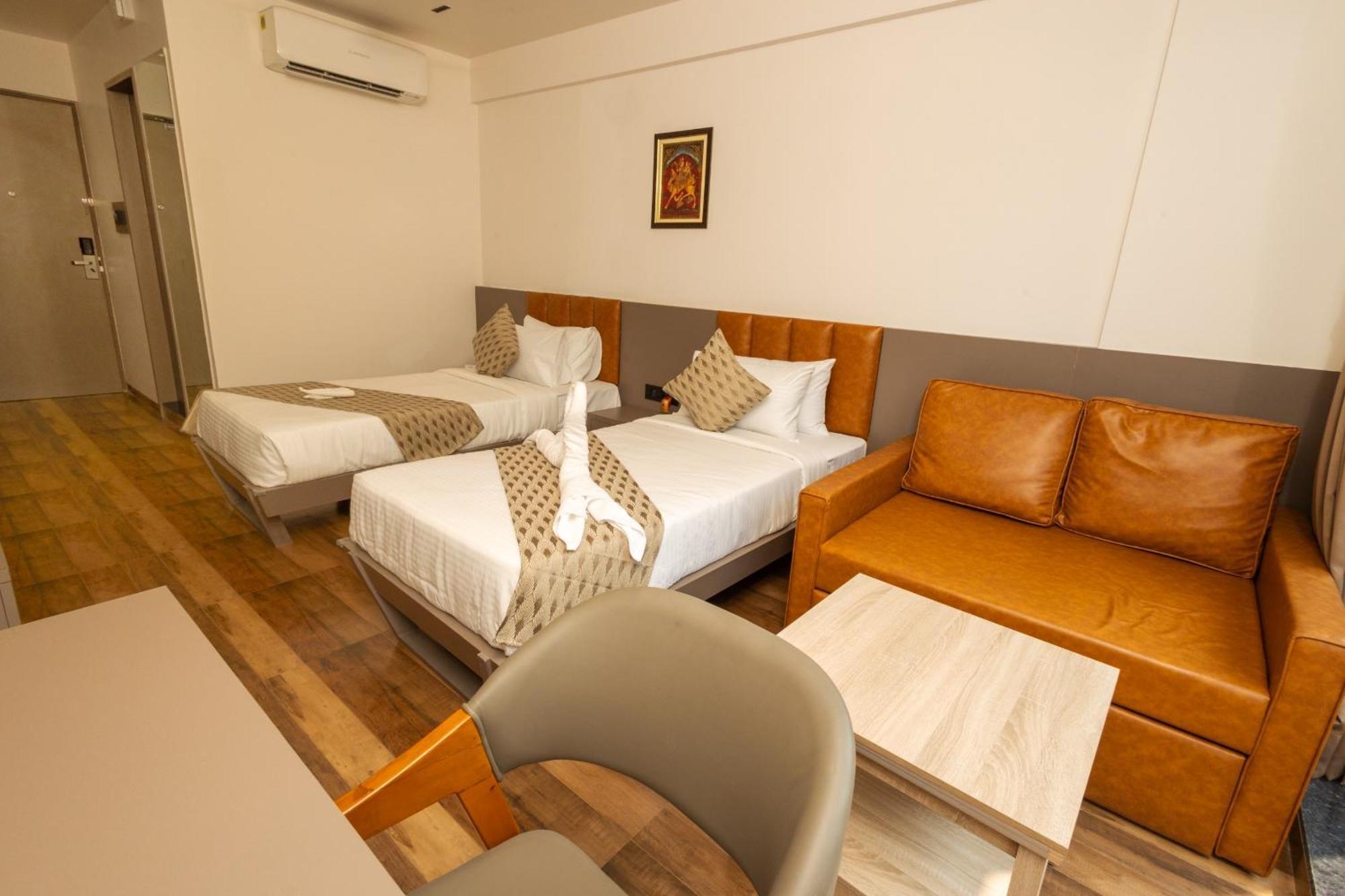 Krown Palace Resort Silvassa Extérieur photo